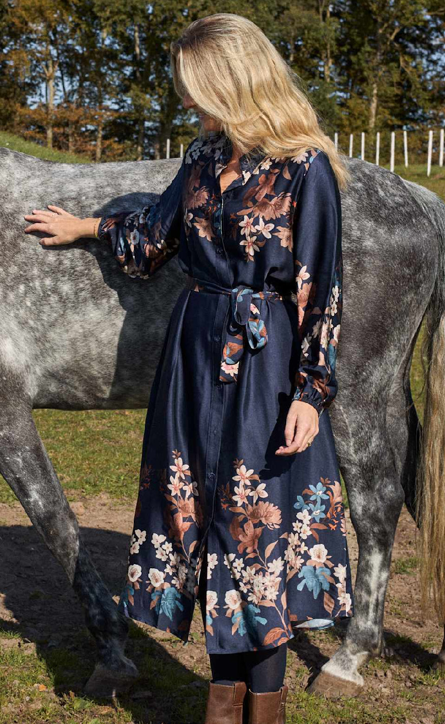 Black Colour Kjole Zendaya Navy Flower