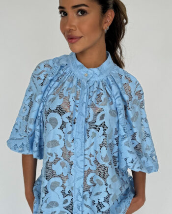 Continue Bluse Sia Big Lace Sky Blue