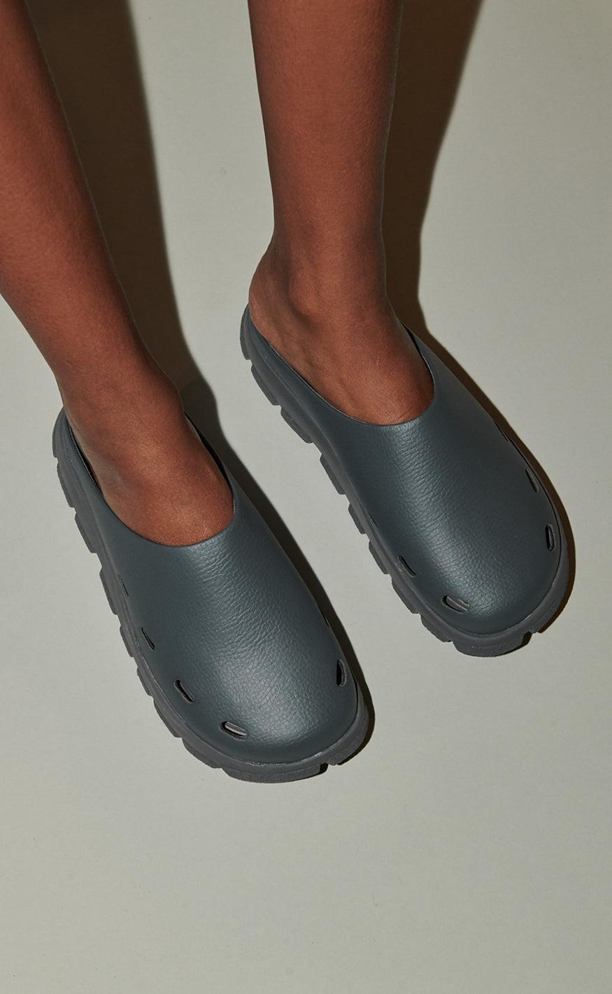 H2o Sandal Trek Closed Gunmetal