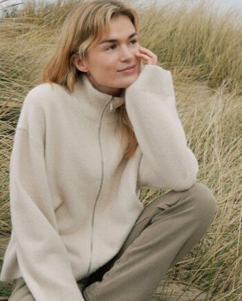 Neo Noir Cardigan Asley Ivory