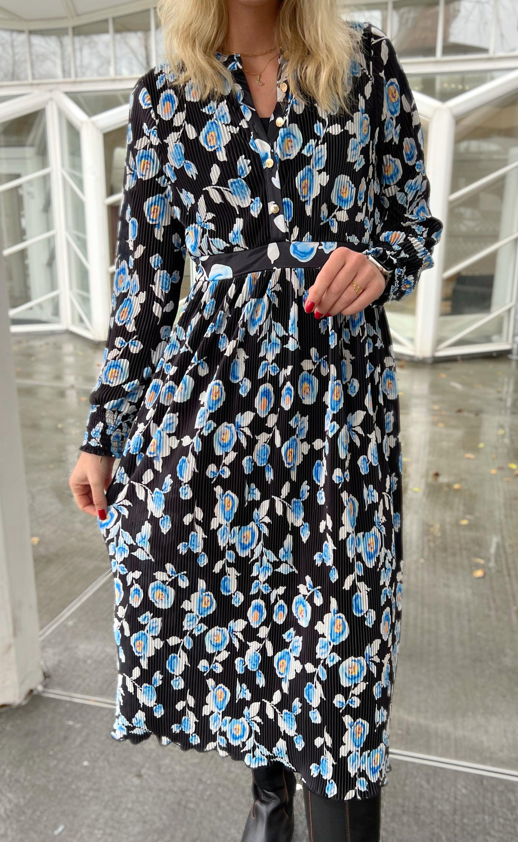 Say Ina Copenhagen Kjole Olivia Black Blue Flower