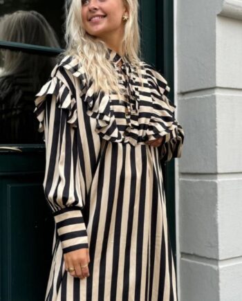 Stories From The Atelier Kjole When You Belive Black Cream