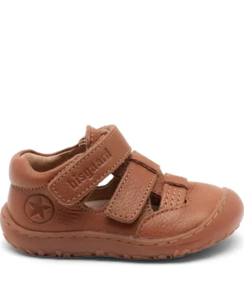 Barefoot Hana Tan 25