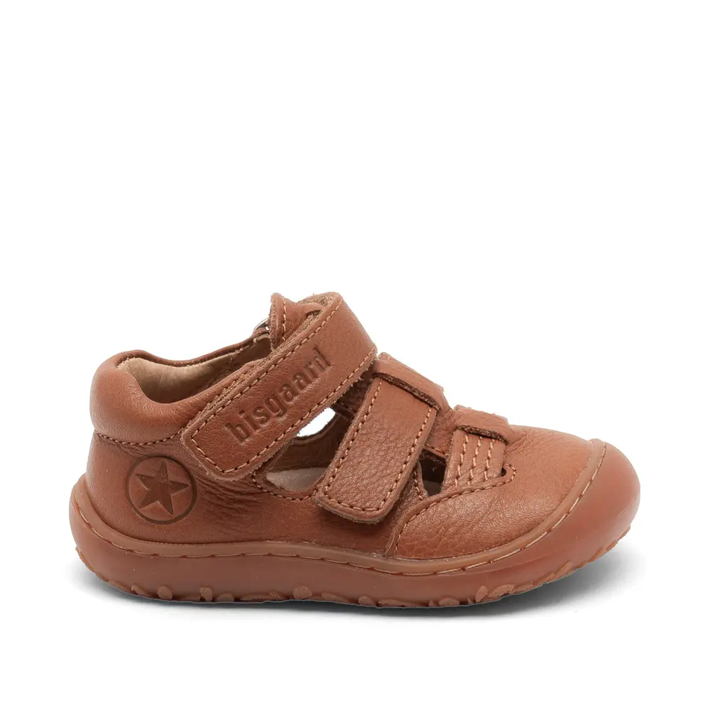 Barefoot Hana Tan 25