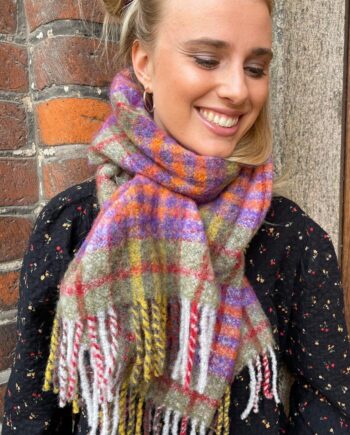 Black Colour Halstørklæde Madison Check Boucle Purple Mix