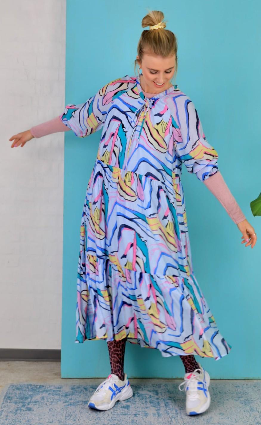 Black Colour Kjole Abella Graphic Boho Blue Graphic