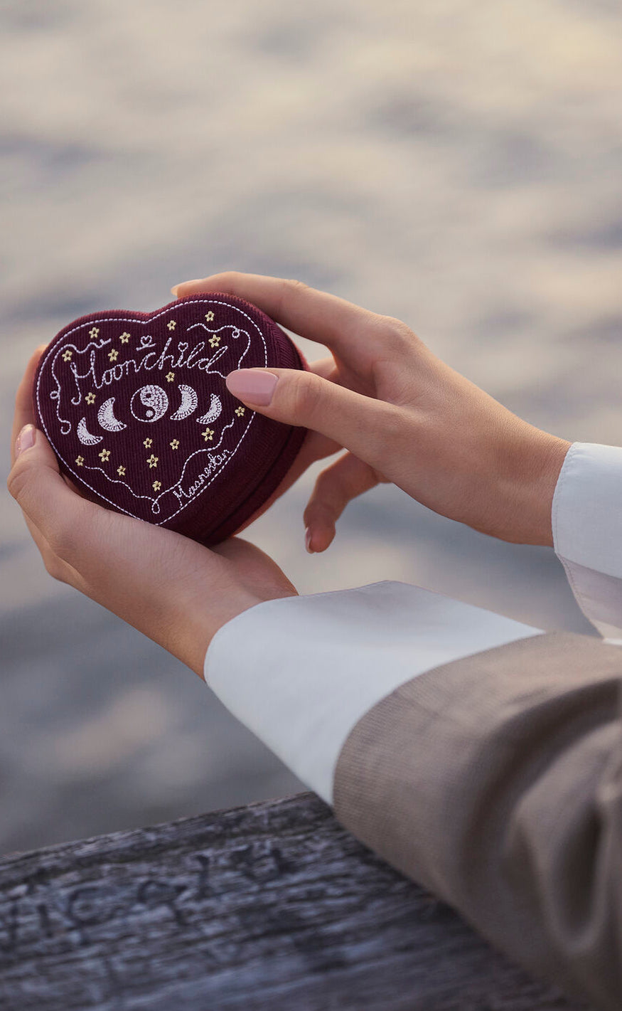 Maanesten Smykkeskrin Heart Maroon