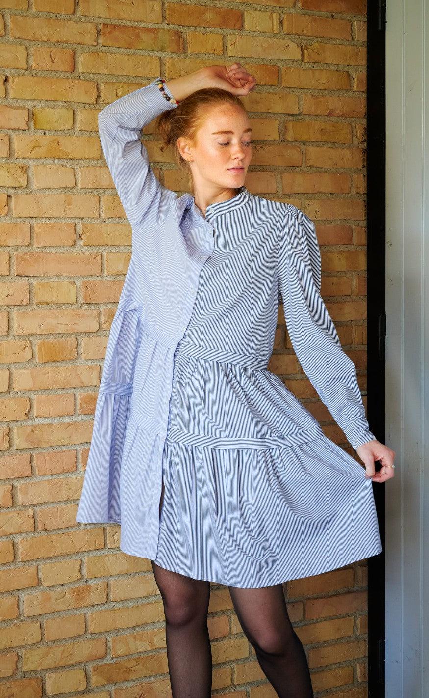 Noella Kjole Ebony Navy Light Blue