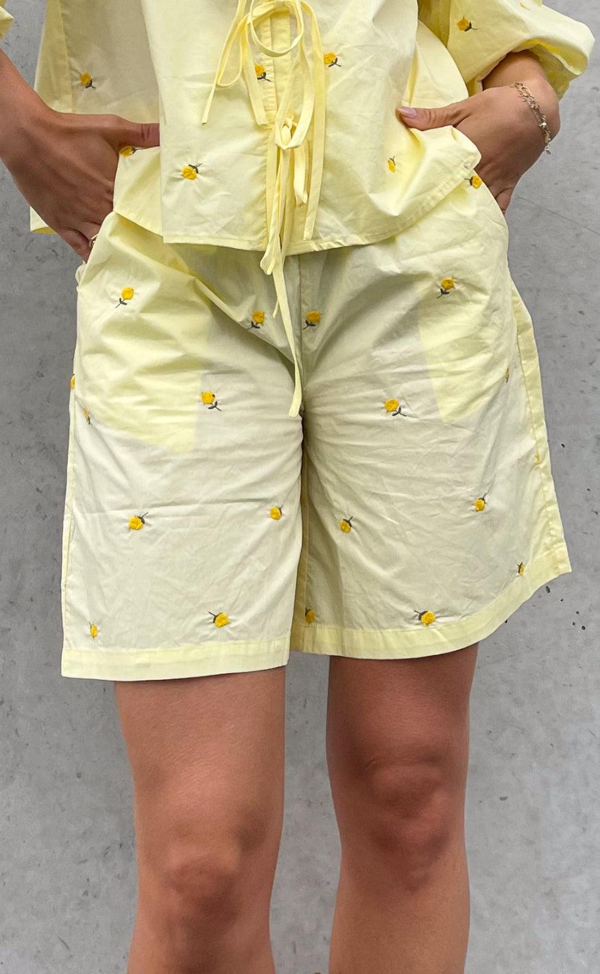 Noella Shorts Asia Pale Yellow Flower