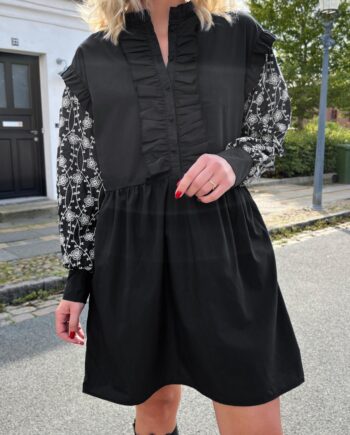 Say Ina Copenhagen Kjole Emily Broderi Black   White