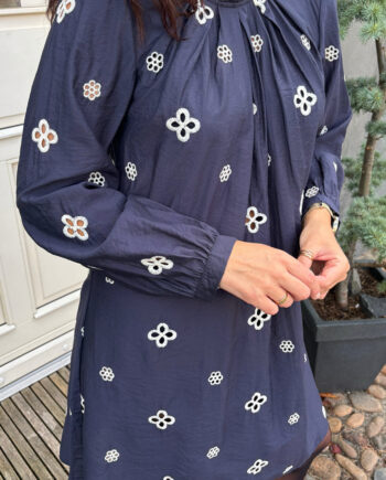 Say Ina Copenhagen Kjole Hazel Navy Blue    White Embroidery