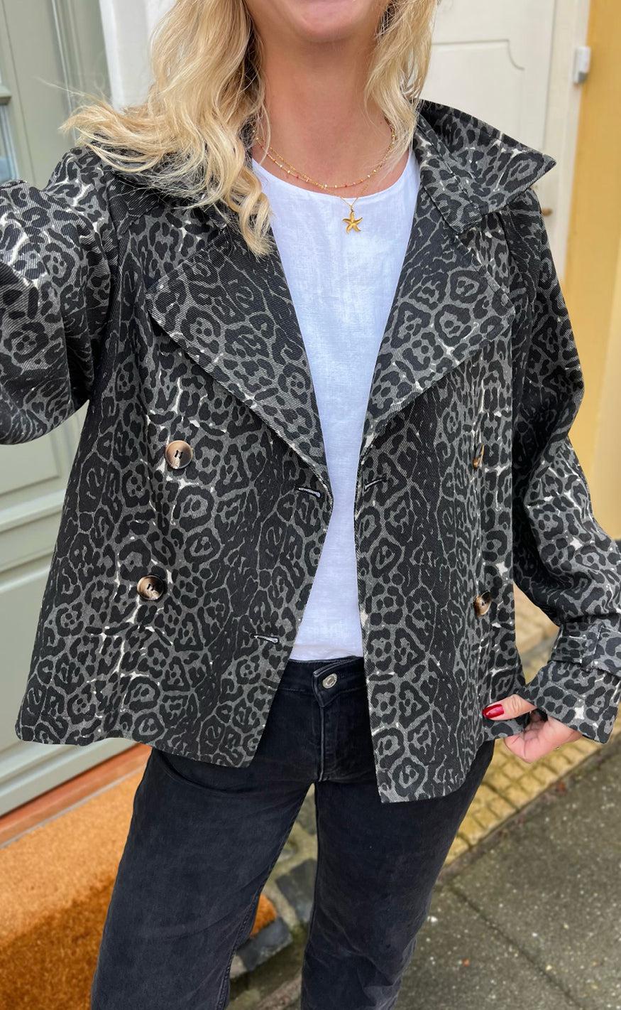 Say Ina Copenhagen Trenchcoat   Jakke Sally Grey Leopard
